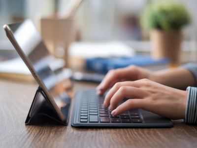 Which folding keyboards are best for typing on a tablet during commutes and flights